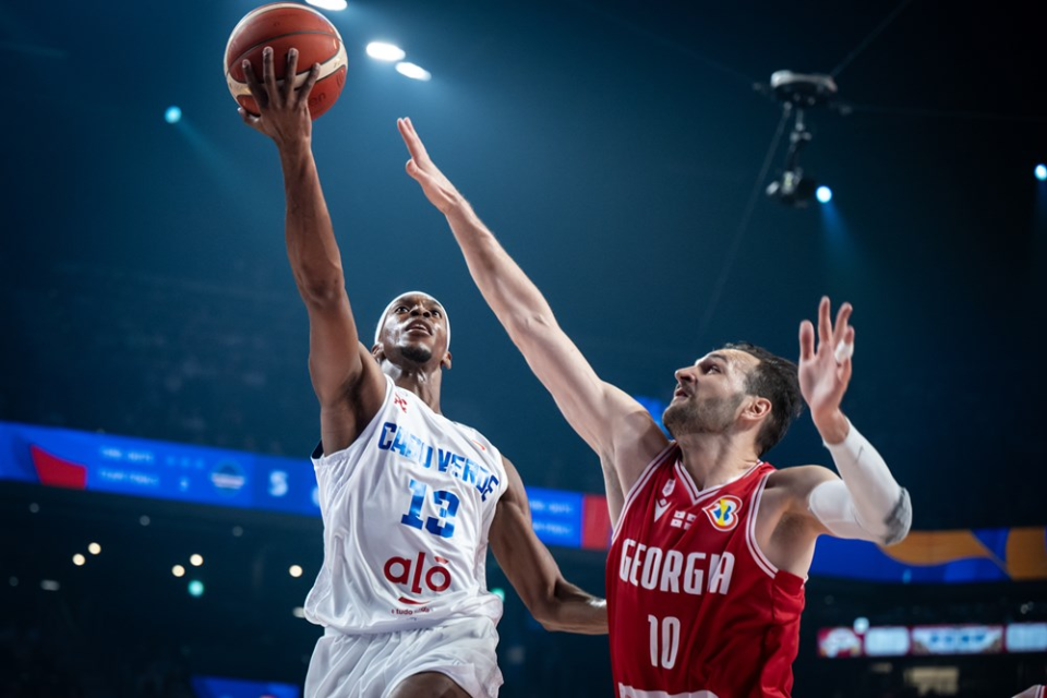 英雄联盟战争学院-包含风云突变奥兰多魔术加时末段再遭质疑，CBA常规赛版图或变，压力陡增，团队化学反应显著的词条