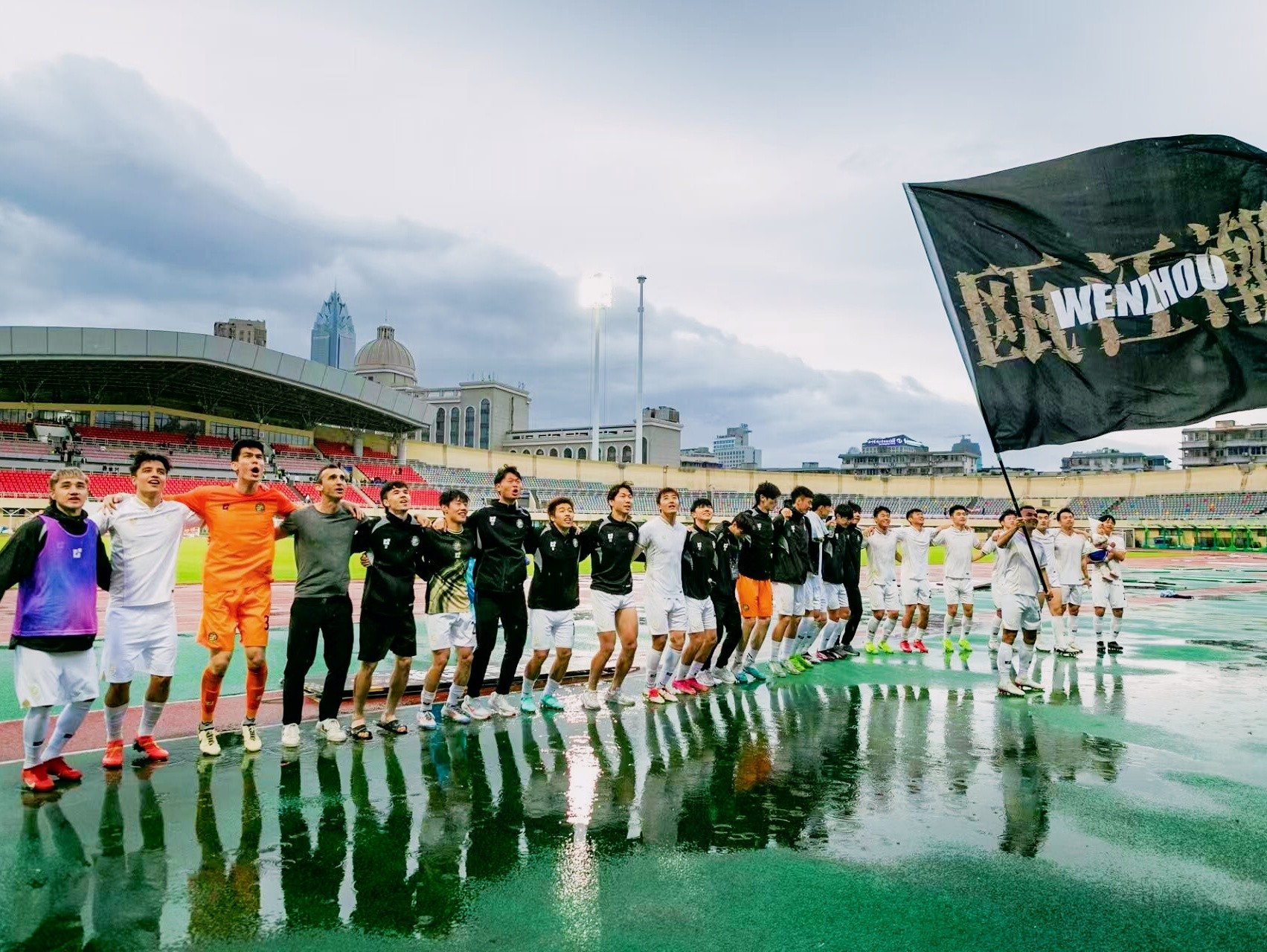 lol视频攻略-关于中超转会期再迎强敌；浙江队更衣室发声；主帅态度——信心回归；身体对抗强度拉满的信息