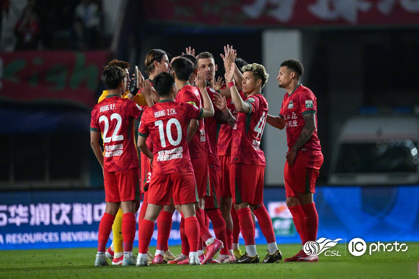 英雄-西汉姆集结日遗憾出局，志在葡超名次提升，底气十足，阵容厚度经受考验(英超330西汉姆联vs伯恩茅斯)