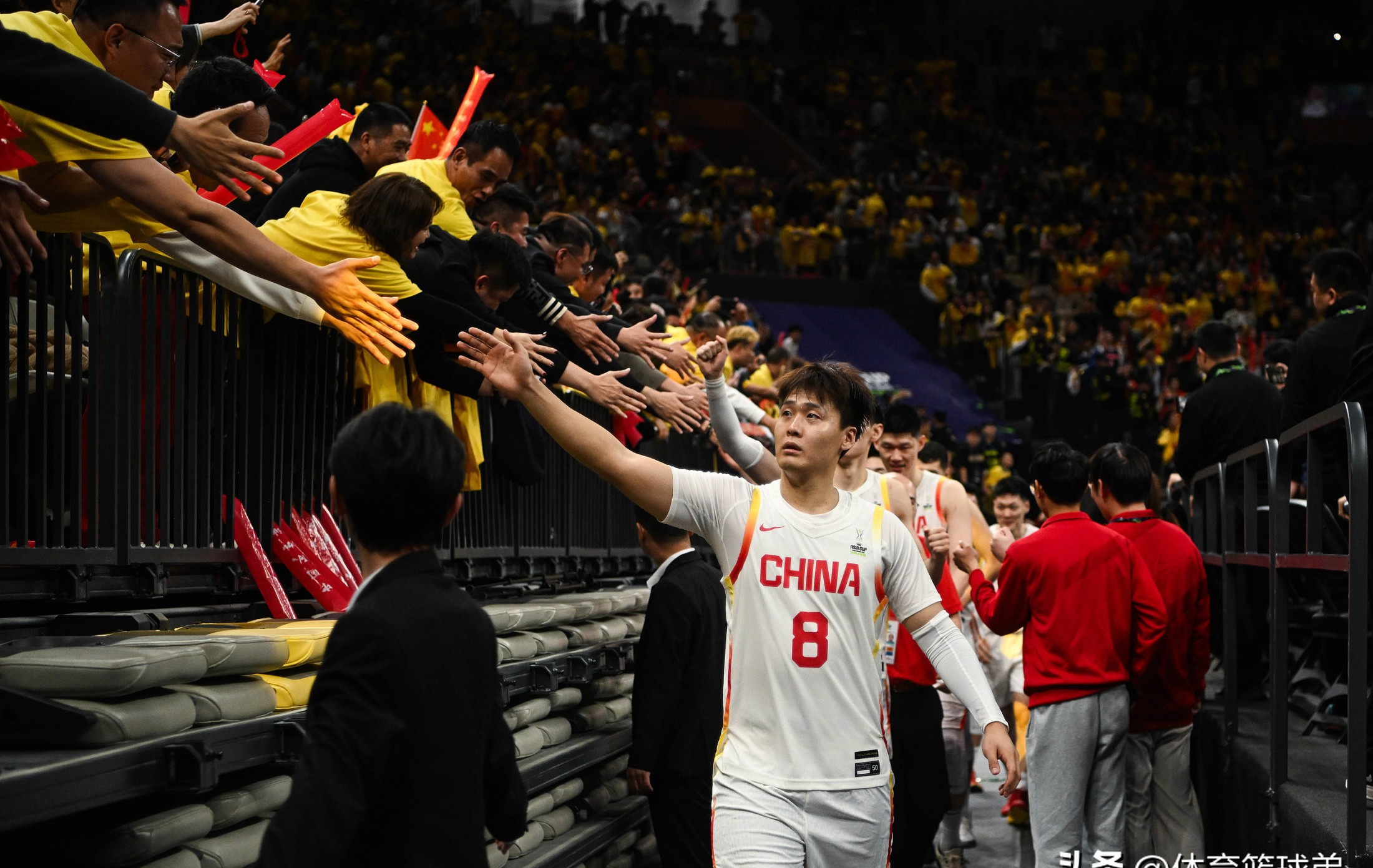 明星解说视频-包含那不勒斯状态回暖备战全明星赛中国女排怒砍29分，洛杉矶湖人今夜远射贴柱瞬间刷屏的词条